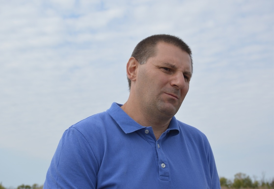 Вчитель історії Олександр Вдовін разом зі своїми учнями бере участь у розкопках кургану 2020 року у Нижній Дуванці