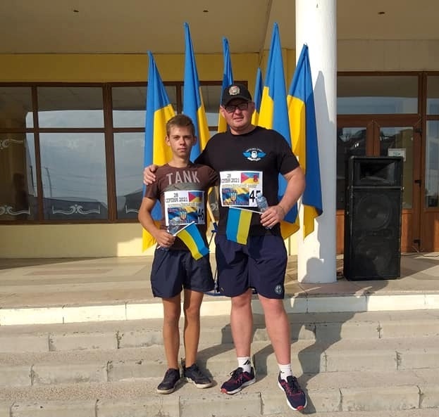 Максим Муратов і Дмитро Талдонов приїхали на перший у Сватовому забіг "Шаную воїнів, біжу за героїв України" з Хомівки, серпень 2021