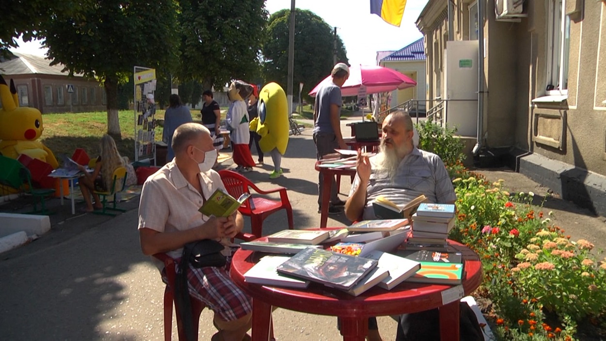 Ярослав Ржевський і Віталій Лобас активні відвідувачі бібліотеки