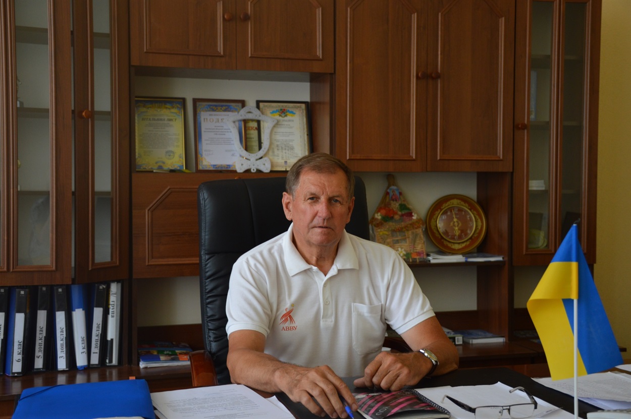  Директор Сватівської спеціальної школи Юрій Довбнич