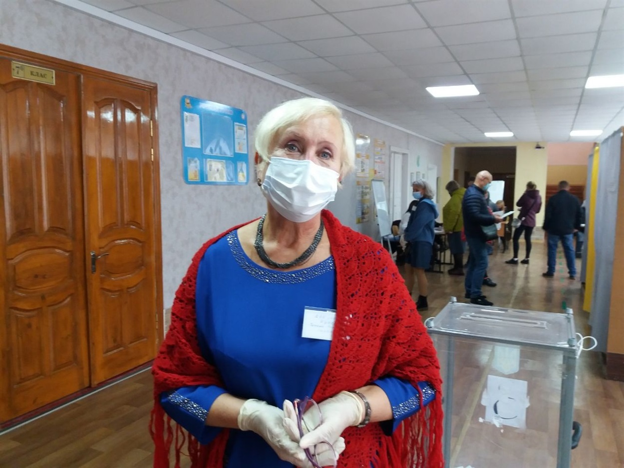 Тетяна Красій, голова дільничної виборчої комісії №440430 (приміщення гімназії)