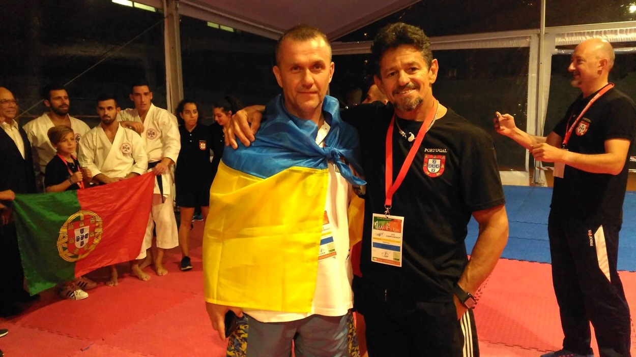 Тренер Сватівського відділення карате Олександр Батраков на змаганнях