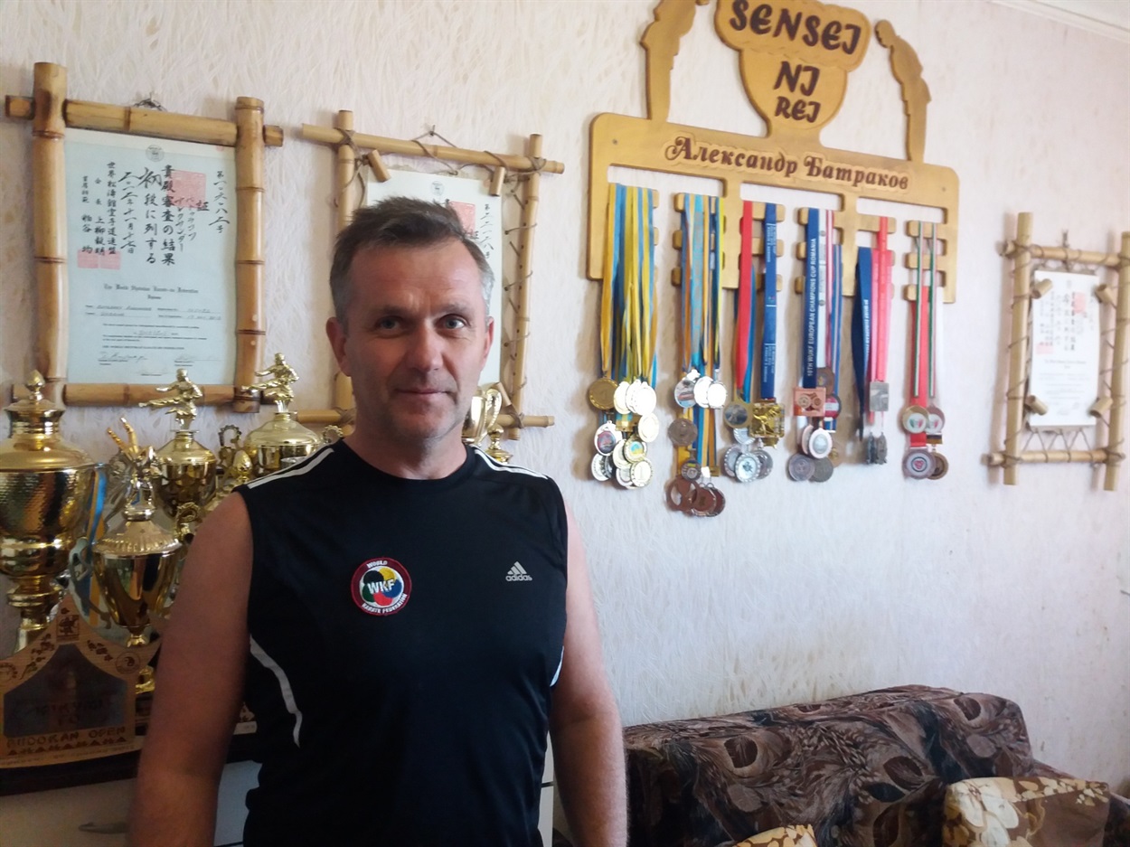 Тренер Сватівського відділення карате Олександр Батраков