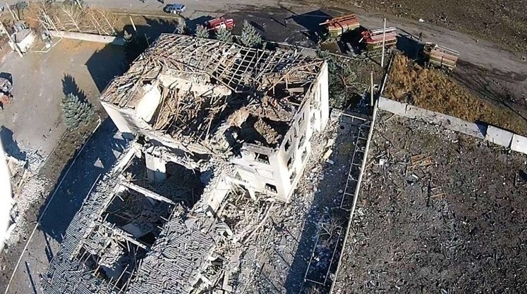 Зруйноване приміщення Сватівського МУЕГГ після вибухів