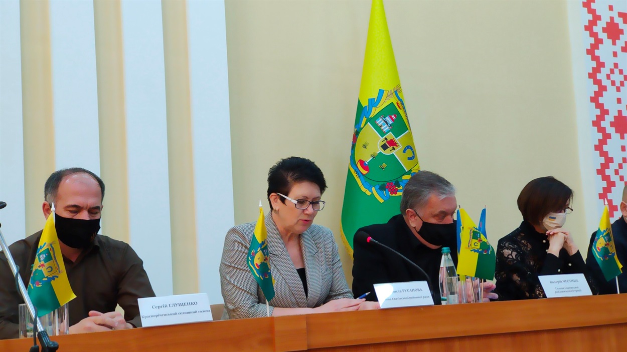 Голова районної ради Людмила Русанова і голова райдержадміністрації Валерій Честних 2 квітня 2021 у Сватовому підписали меморандум про співпрацю з усіма громадами новоутвореного району