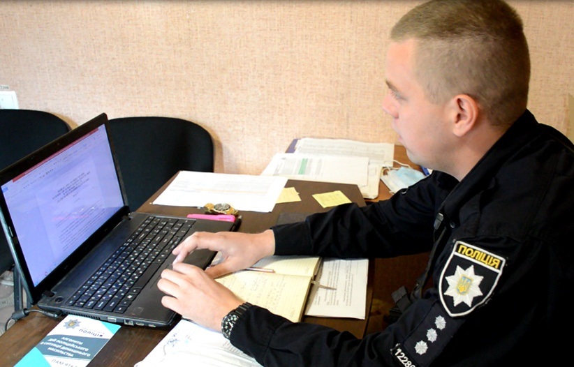 Старший дейтенант Сватівської поліції Павло Зюзько