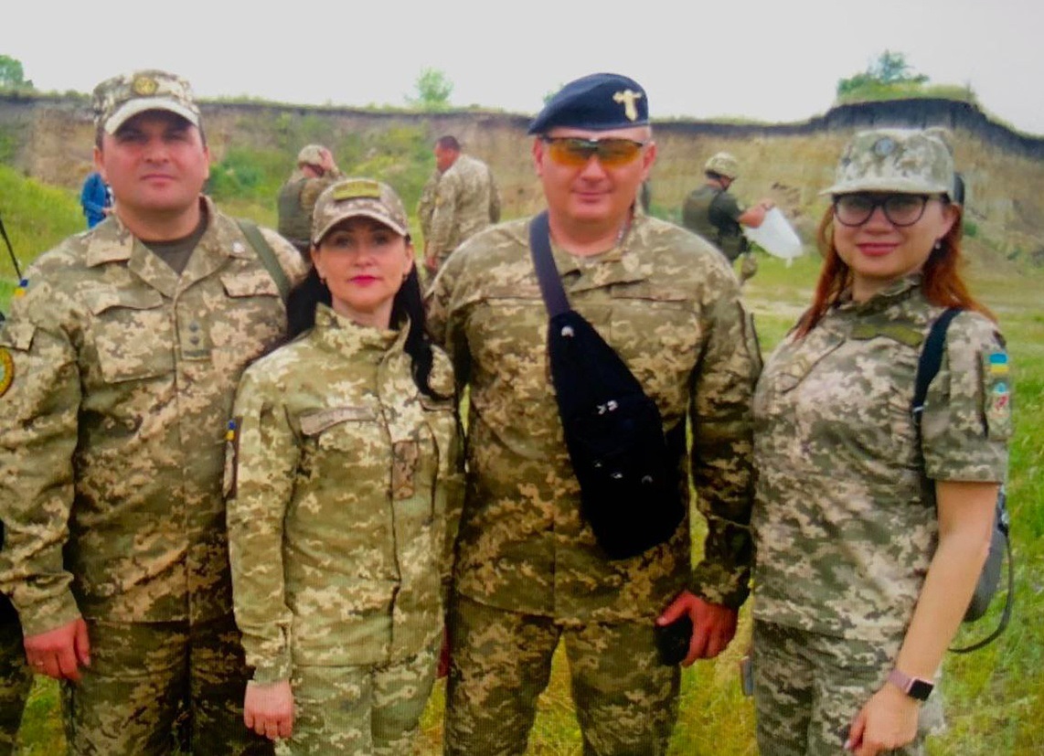 Маргарита Столяр під час військових стрільб