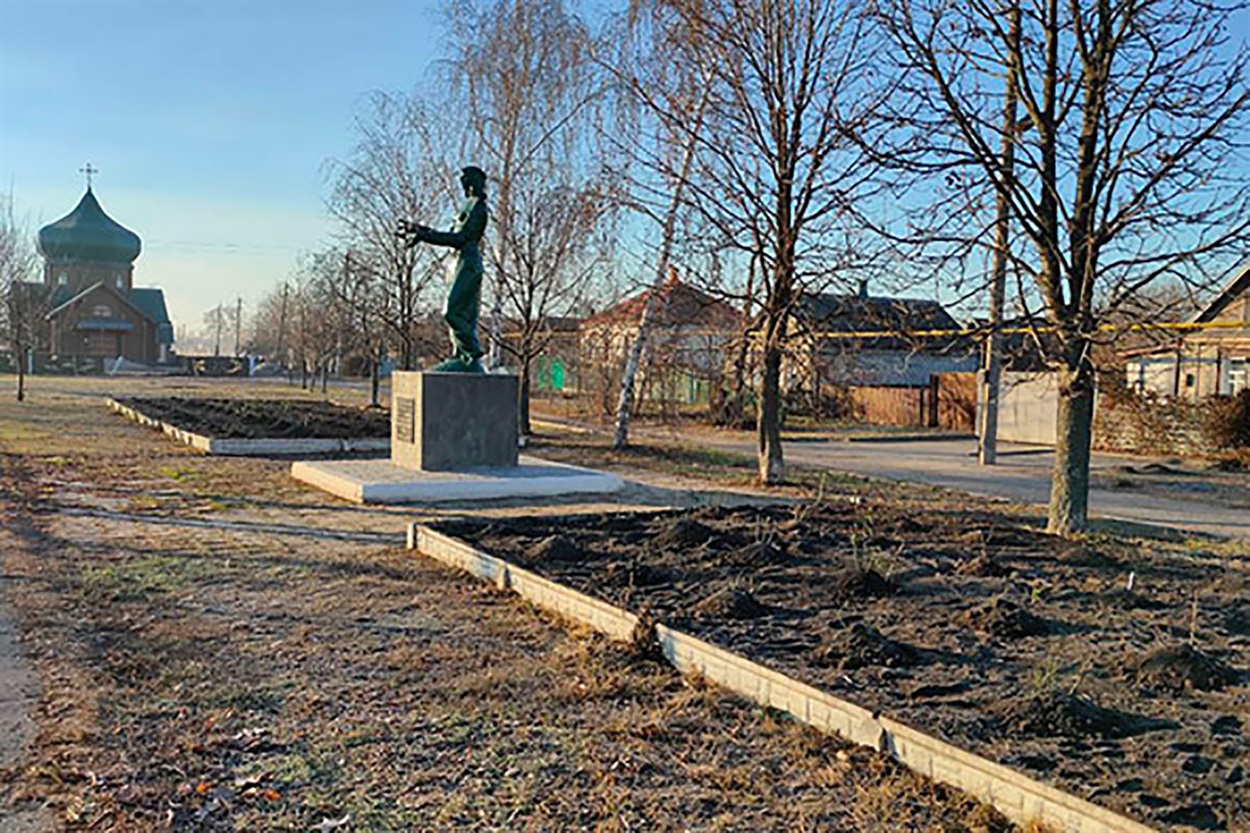 Квітники по вулиці Веселій