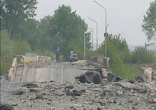 Автомобільний міст через річку Борова, зруйнований у травні 2022 року