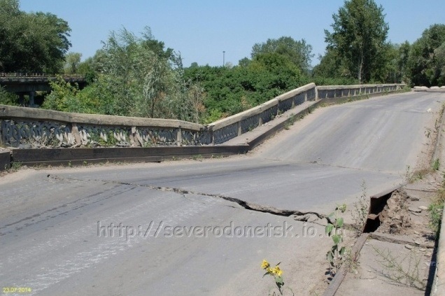 Автомобільний міст через річку Борова, зруйнований у  2014 році