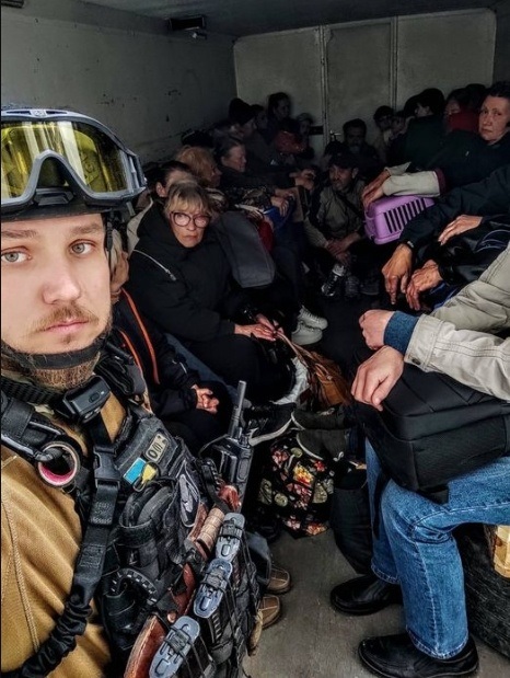 Евакуація в броньованій вантажівці