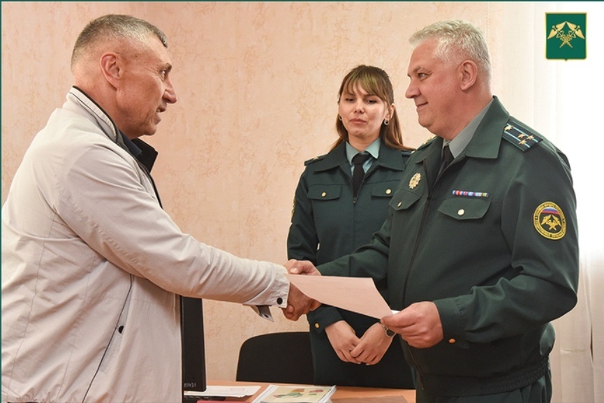 Євген Нікітін (праворуч) під час відкриття митного посту "Старобільськ"