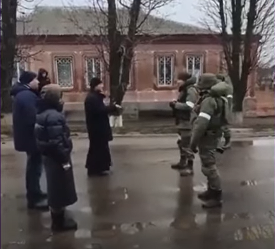 Перша зустріч представників громади з окупантами