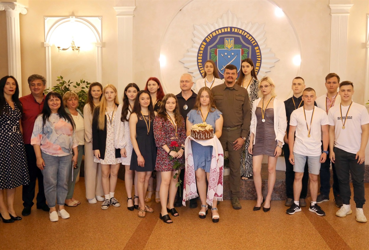 Навчальний рік у школах Луганщин завершили 30 тисяч учнів, 30.06.2023