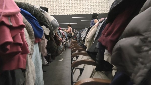 У Києві переселенцям з Луганщини пропонують одяг і шкільні набори, 16.09.2023
