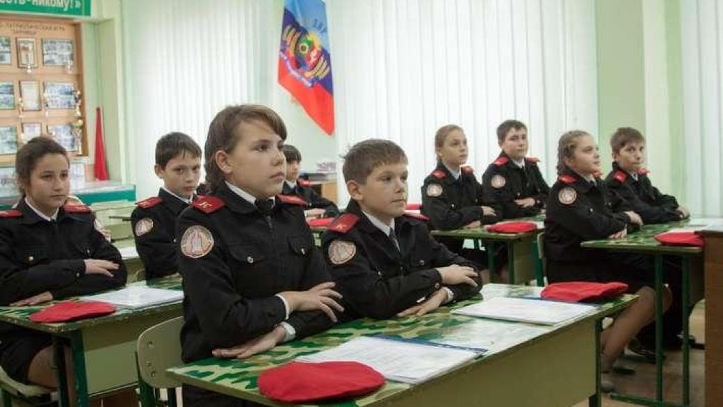 Перед законом відповідатимуть псевдокерівники шкіл з Луганщини, які привчають дітей любити “нову батьківщину”, 24.10.2023