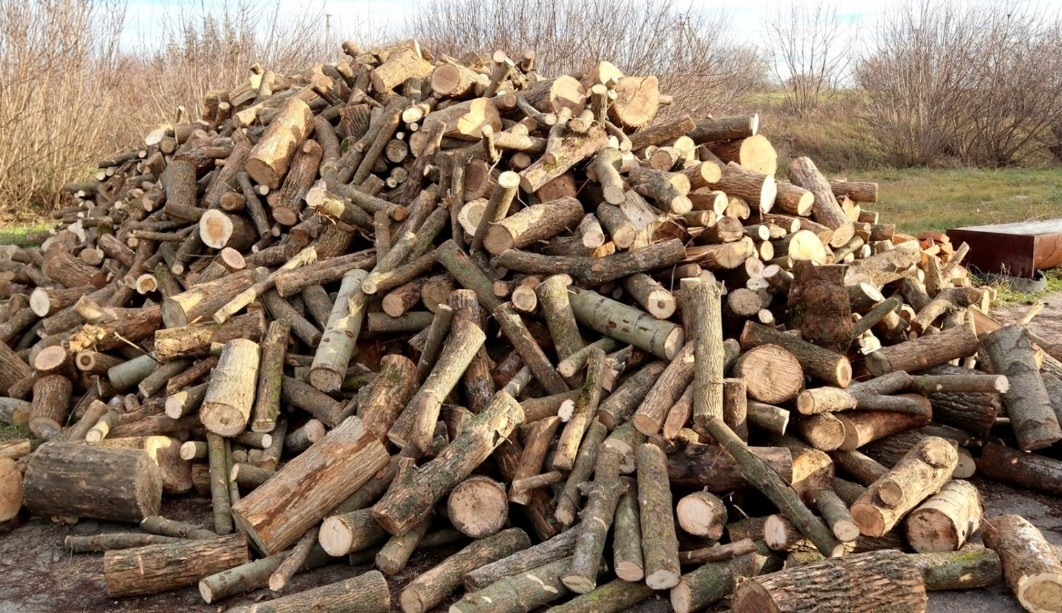 На Луганщині прифронтові села двічі на тиждень забезпечують дровами, 31.10.2023
