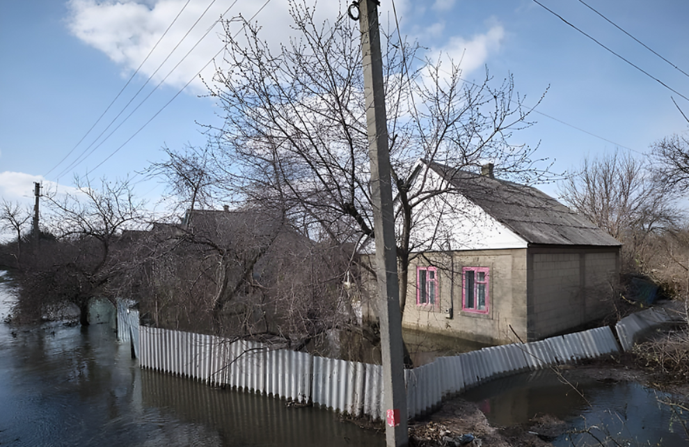 На Луганщині окуповану Кремінну підтоплює талий снег