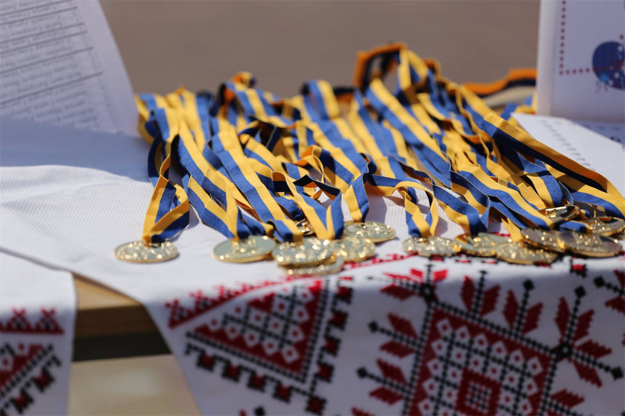 На Луганщині готуються замовляти золоті й стрібні медалі для випускників шкіл, 19.03.2024