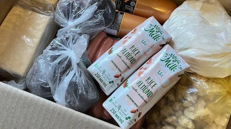 Волонтери адресно надають продуктові набори для веганів-переселенців з Луганщини, 29.03.2024