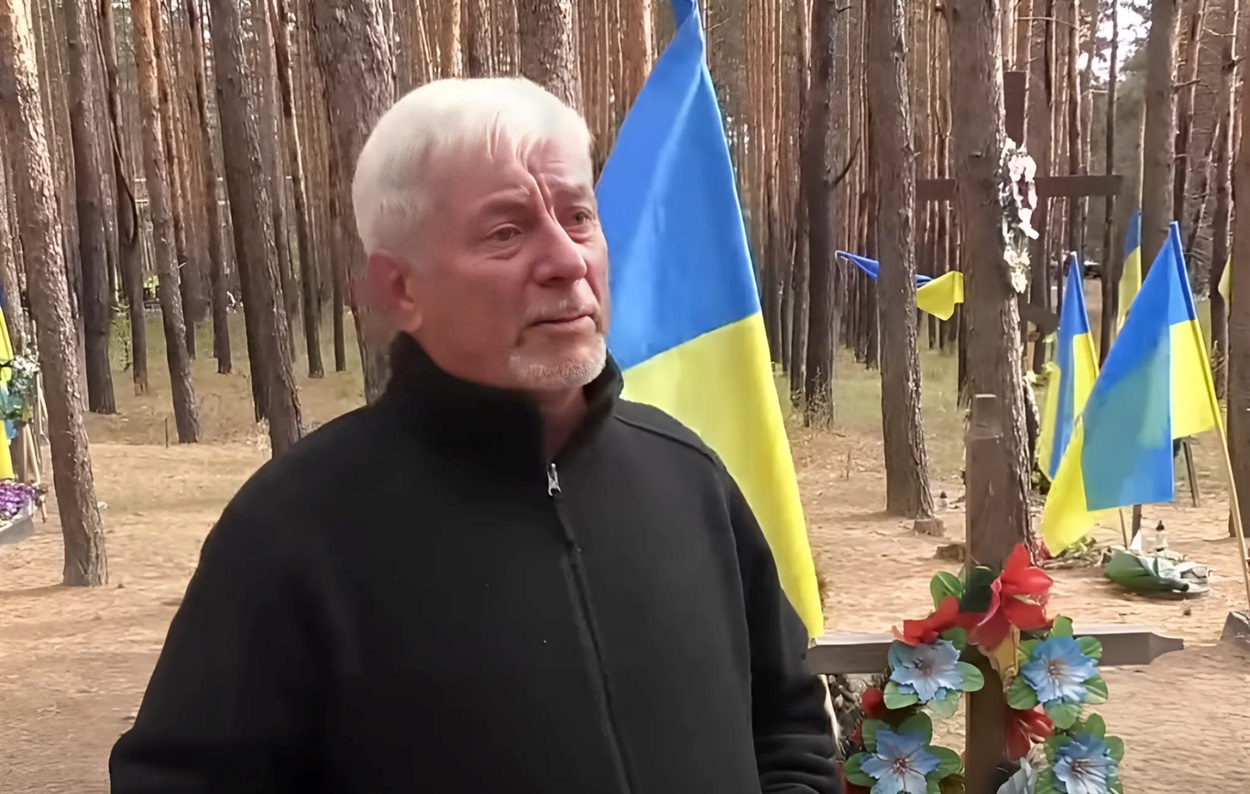 На Сватівщині Юрій Кушнір наглядав за могилами "айдарівців" на війському кладовищі,  03.04.2024