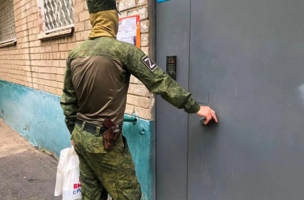 Забирають квартири - заселяють росіян