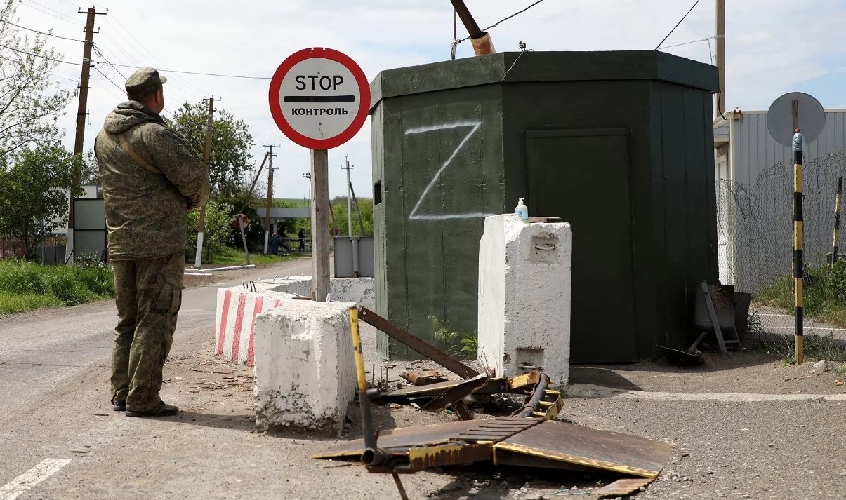 З окупованого Рубіжного не випускають без довідки з місцевого "військкомату", 29.04.2024