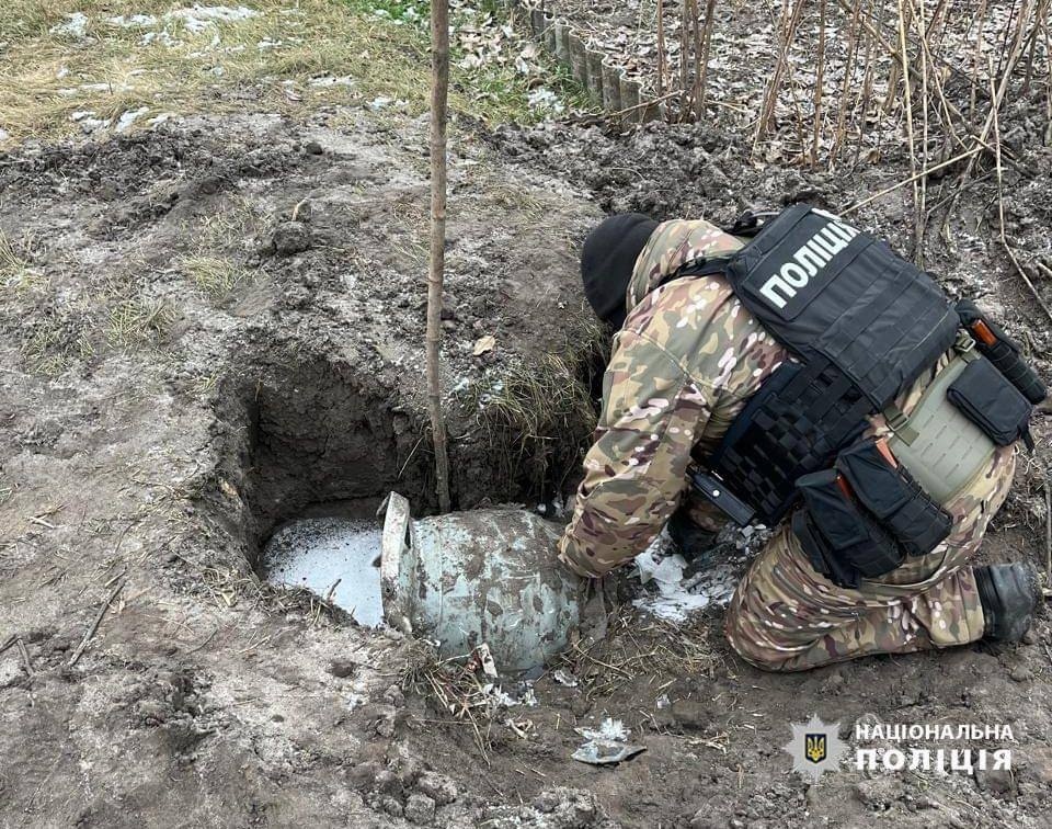 Поліцейські вибухотехніки Луганщини розміновують деокуповані території Харківщини, 08.05.2024