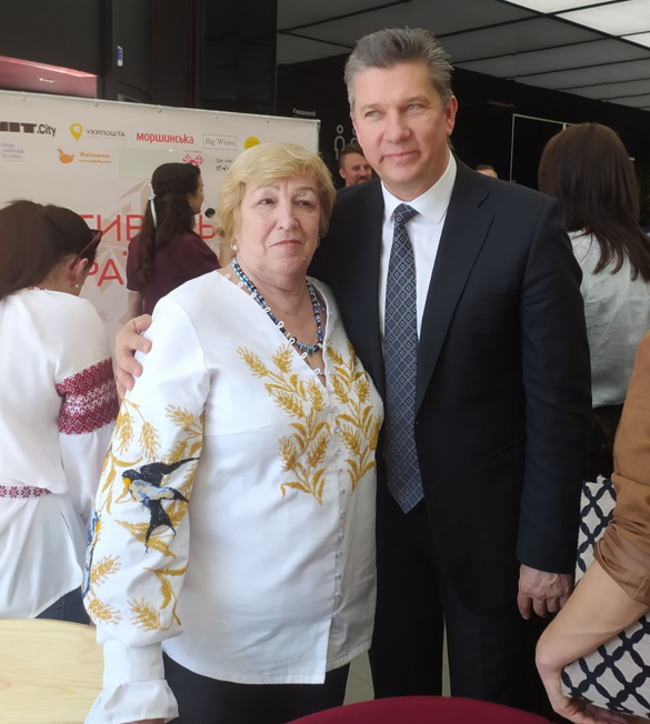 Переселенка з Луганщини Тетяна Падалка виставила свої вишивки з бісеру на фестивалі у Києві