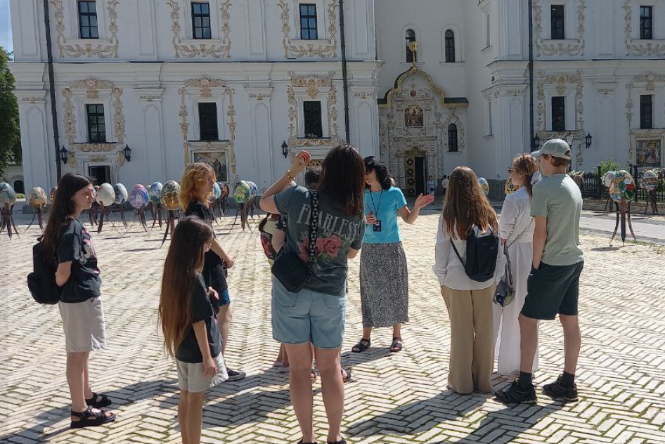 Для внутрішньо переміщених осіб з Луганщини була організовано і проведено безкоштовну екскурсію до Національного заповідника «Києво-Печерська лавра», 20.06.2024