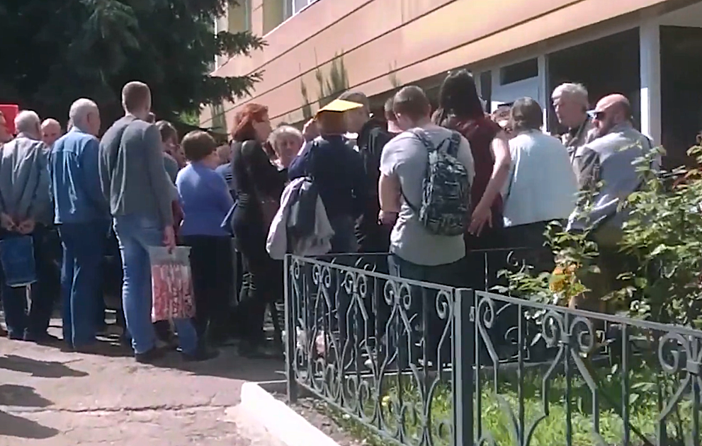 В окупованому Сєвєродонецьку місцеві пенсіонери і люди передпенсійного віку не можуть потрапити до фейкового “пенсійного фонду”, 11.07.2024