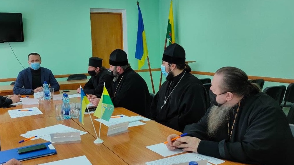 Голова Сватівської райдержадміністрації Олег Клименчуков та представники релігійних громад району